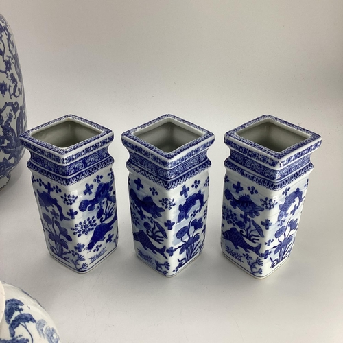 115 - Decorative Modern Blue and White China: pair of large bulbous ginger jars  no damage, 29cmH; a par o... 