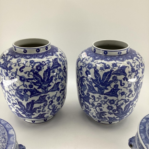 115 - Decorative Modern Blue and White China: pair of large bulbous ginger jars  no damage, 29cmH; a par o... 