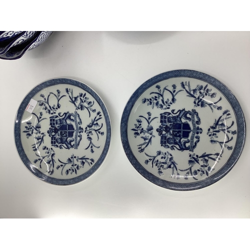 118 - Decorative Modern Blue and White China: 3 figures of Oriental men (damage to one chin), and a quanti... 