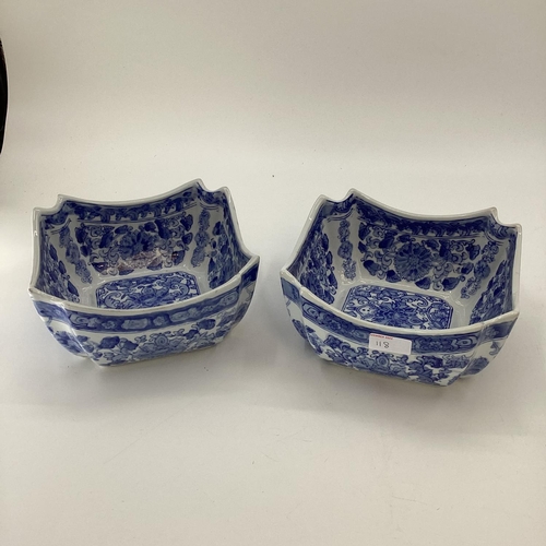 118 - Decorative Modern Blue and White China: 3 figures of Oriental men (damage to one chin), and a quanti... 