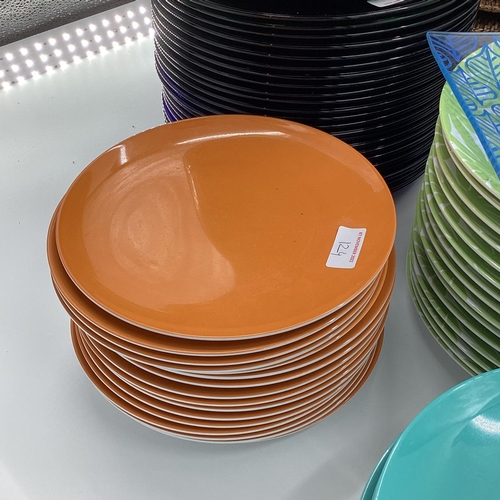 124 - Quantity of modern kitchen plates, blue, green and frosted, see images for details, some scratches, ... 