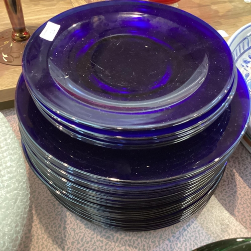 124 - Quantity of modern kitchen plates, blue, green and frosted, see images for details, some scratches, ... 