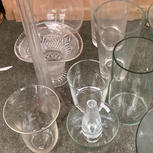 125 - A large quantity of glassware's to include:  candle holders, flower vases,  large bowls, fruit bowls... 