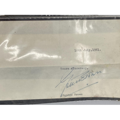 140 - Collection of C20th autographs of political figures, Writers of the Period, Titled Gentleman etc, on... 