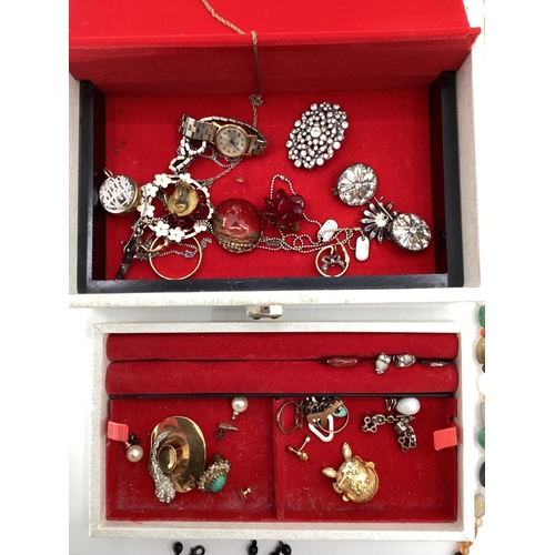 170 - Modern jewellery box (as found) containing a quantity of costume jewellery