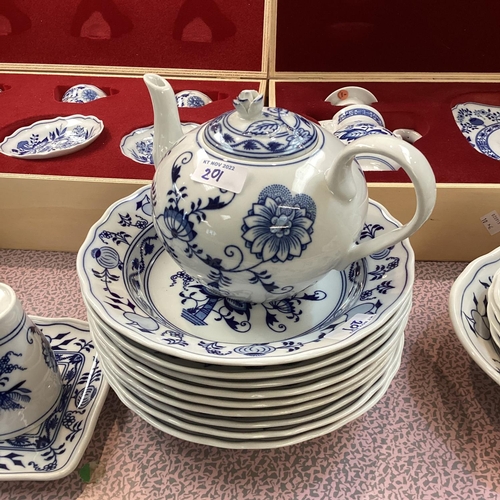 201 - A good set of blue and white china, ORIGINAL BOHEMIA, ZWIEBELMUSTER, made in CZECH R to include bowl... 