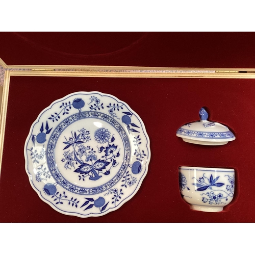 201 - A good set of blue and white china, ORIGINAL BOHEMIA, ZWIEBELMUSTER, made in CZECH R to include bowl... 