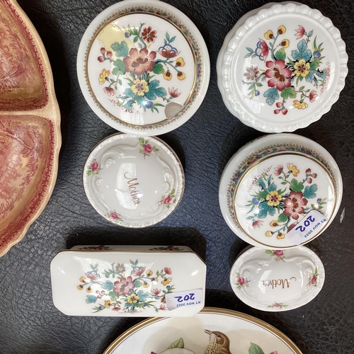 202 - A set of Royal Worcester Royal China Works part service (much wear etc) ; and a quantity of Masons, ... 