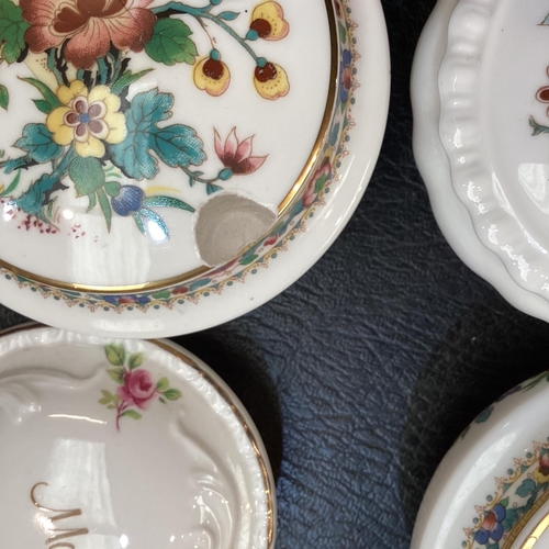 202 - A set of Royal Worcester Royal China Works part service (much wear etc) ; and a quantity of Masons, ... 