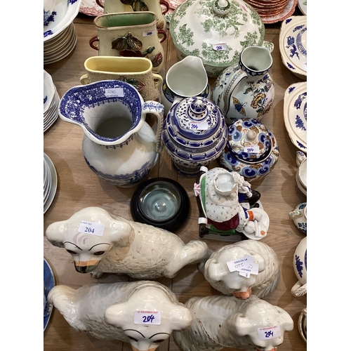 204 - Collection of mixed ceramics to include a Paragon dining service, large scallop shaped table centre ... 