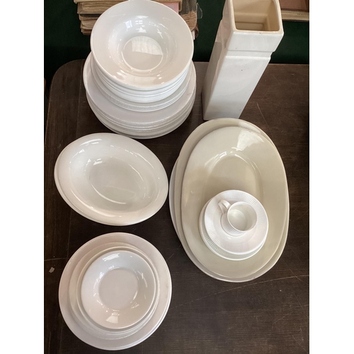 279 - A quantity of white china to include Richard Ginon Italy, 