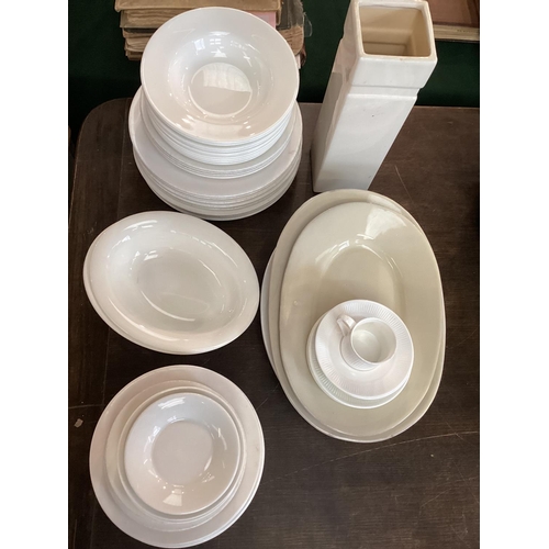 279 - A quantity of white china to include Richard Ginon Italy, 