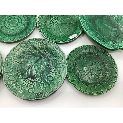 280 - A quantity of green lustre Wedgwood and other plates and dishes