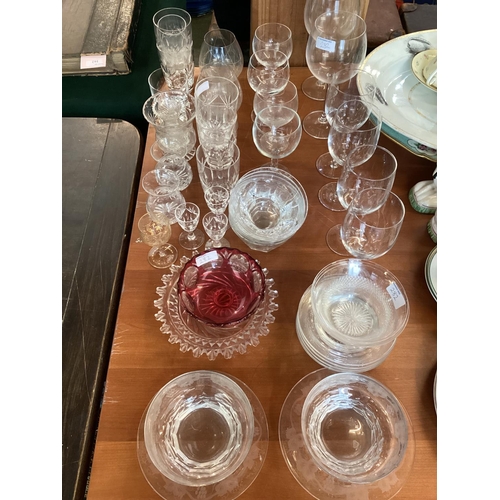 282 - A quantity of glasswares to include wine glasses, of various sizes, and bowls etc