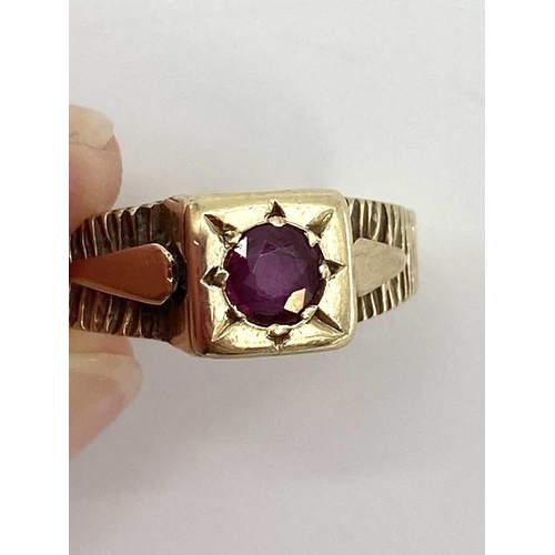 30 - A 9ct gold and ruby ring single round free cut ruby in a raised box bezel mount, 3.65g