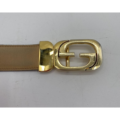 305 - Gucci reversable leather belt, Navy and Beige, Vintage 1970s, GG Buckle twists so black or beige bel... 