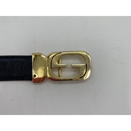 305 - Gucci reversable leather belt, Navy and Beige, Vintage 1970s, GG Buckle twists so black or beige bel... 