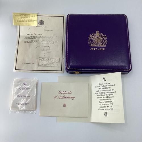 45 - An 18ct gold commemorative salver for the Royal Silver wedding, engraved central armorial 1947-1972,... 