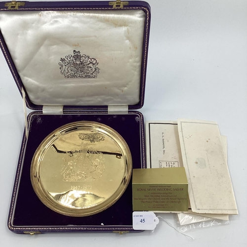 45 - An 18ct gold commemorative salver for the Royal Silver wedding, engraved central armorial 1947-1972,... 