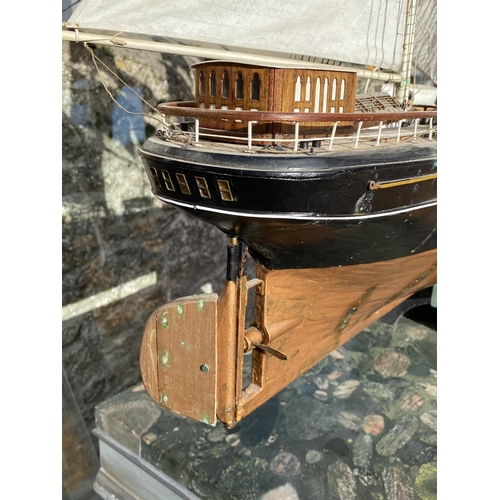 470 - Mid C20th model boat, fitted for remote/electricity. Not guaranteed working order, some wear, buy as... 