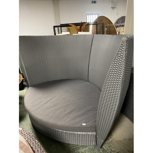 507 - GARDEN FURNITURE: a very large grey faux rattan/all weather garden seat, with very high back, and wi... 