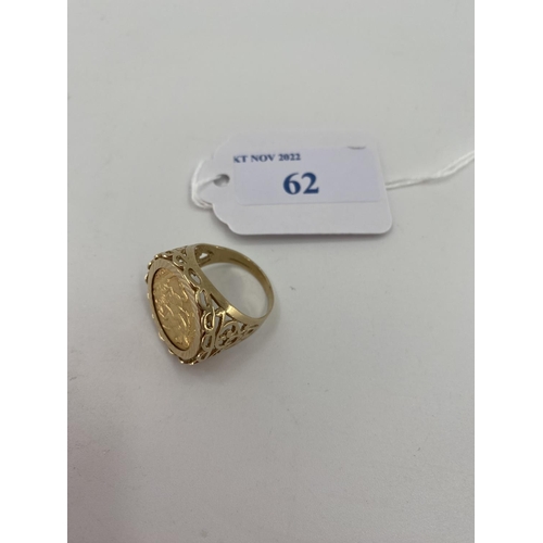 62 - Edwardian half sovereign signet ring in a 9ct gold mount, 8g size Q approx