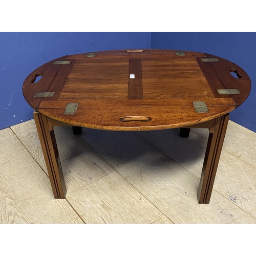 621 - A George III figured mahogany tray top commode, 64w x 85cmH  and a modern low tray top table on stan... 