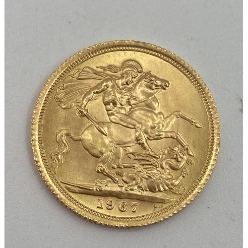 69 - An Elizabeth II gold sovereign 1967. 8.02g