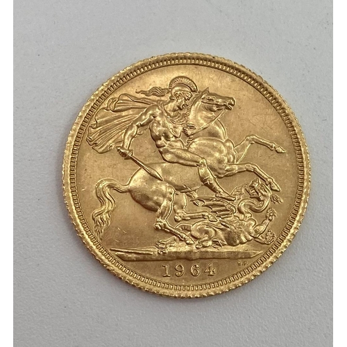 71 - An Elizabeth II gold sovereign 1964 8.03g