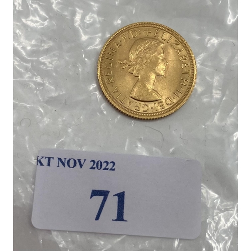 71 - An Elizabeth II gold sovereign 1964 8.03g