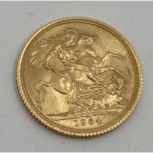 72 - An Elizabeth II gold sovereign 1964 8.01g