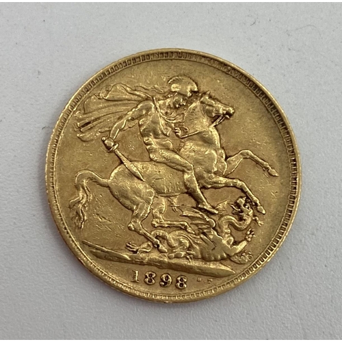 74 - A Victorian gold sovereign 1898, 7.95g