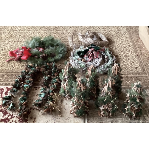 741 - CHRISTMAS: 6 x table/desk/window decorations in shape of tree, 2 small garland and 3 other door deco... 