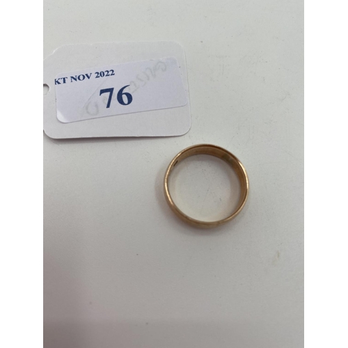 76 - A 9ct rose gold wedding band 3.94g, size P