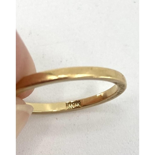 77 - An 18ct gold wedding band 2.15g, size L