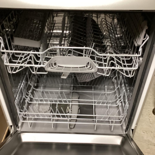 677 - A Bosche silent plus serie 2 - Dishwasher, was working with vendor, but Auctioneer cannot guarantee ... 