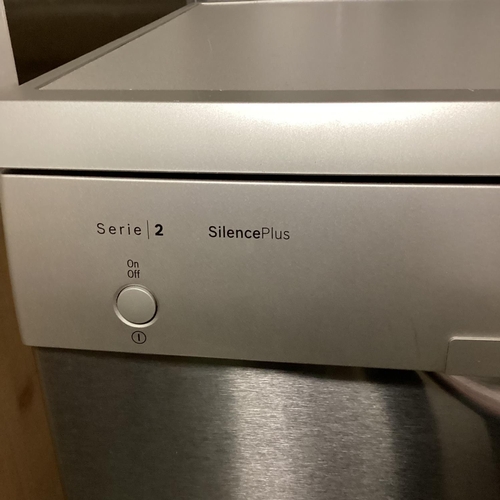 677 - A Bosche silent plus serie 2 - Dishwasher, was working with vendor, but Auctioneer cannot guarantee ... 