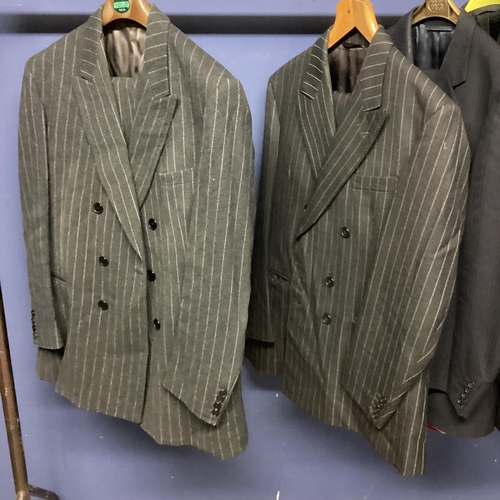 113 - Quantity of good vintage gents clothing to include chalk stripe suite, blazers, suits, summer blazer... 