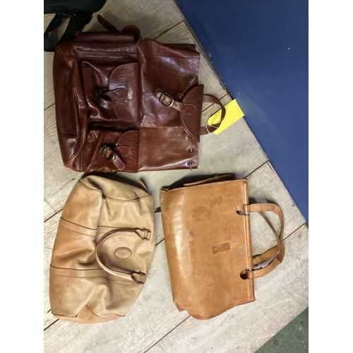 116 - Various laptop bags and leather handbags, all as found, in used condition