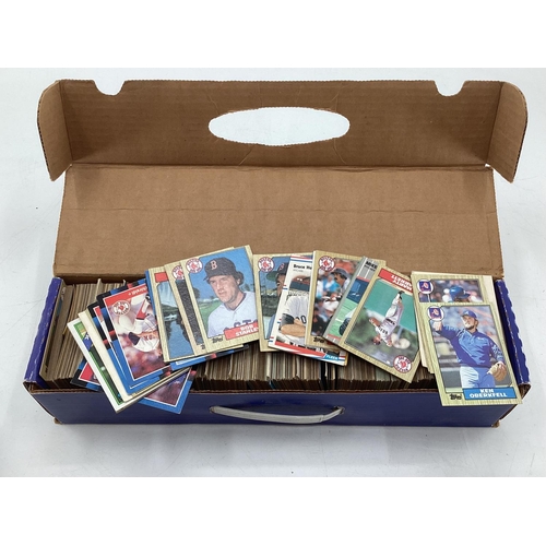 129 - Large collection of C20th American Baseball cards, and a boxed dug out collectors card storage box