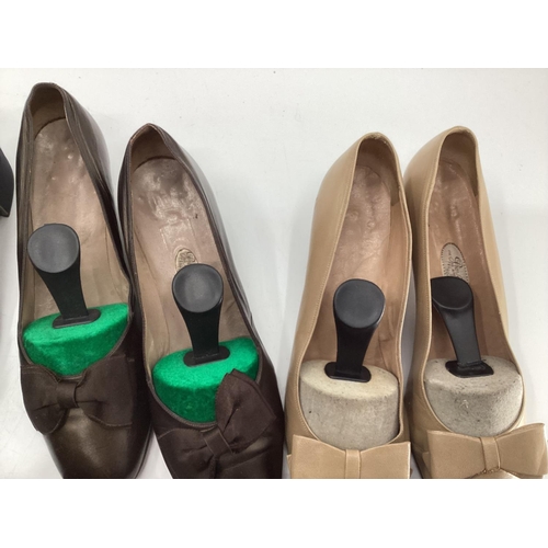 130 - Collection of good quality ladies shoes, to include Italian designs Rosetti, Ferragamo, Modinzi, see... 