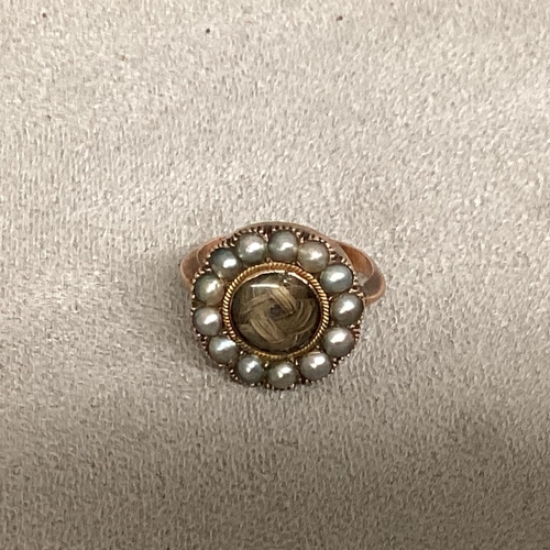 18 - A C19th 9ct gold mourning ring, central quartz panel with a surround of split pearls, 3.8g