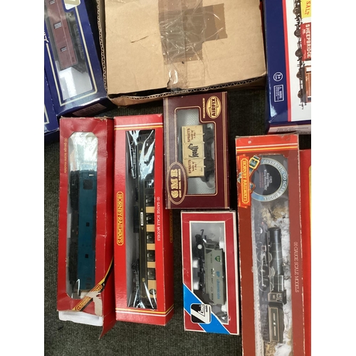 239 - A large collection of 00 gauge model railway items to include Triang, Hornby, Lima and Bachmann and ... 