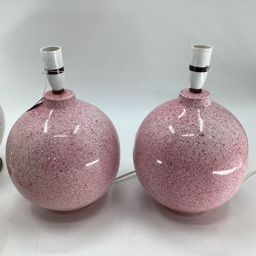 273 - A pair of bulbous white and all over crackle glaze table lamps, with brass style base and fittings f... 