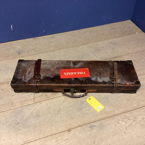 314 - Fitted gun case, with red interior, bears a William Evans label