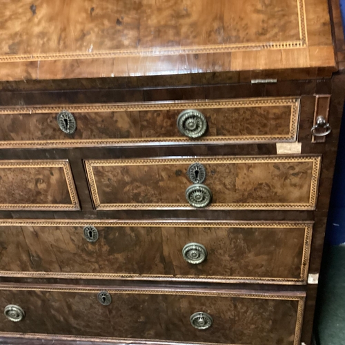 462 - A good walnut bureau, the fitted interior with string and cross banded chequer board inlay, with ins... 