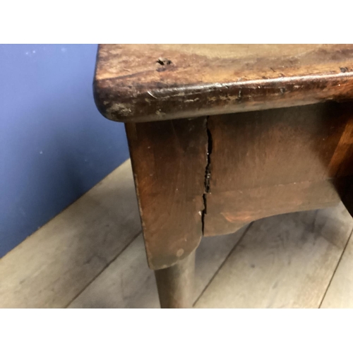 472 - Stool and side table