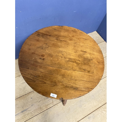 582 - Small circular occasional tripod table, with spiral turned legs, 62cm H, 60cm Diameter