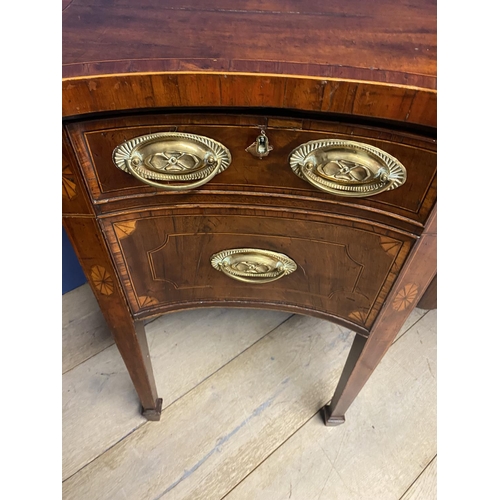 585 - A good Georgian mahogany serpentine fronted sideboard, with brass handles to the 3 drawers, 180cm W ... 