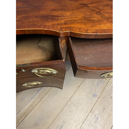 585 - A good Georgian mahogany serpentine fronted sideboard, with brass handles to the 3 drawers, 180cm W ... 